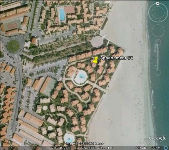Vue aérienne - notre appartement entre la plage et la piscine